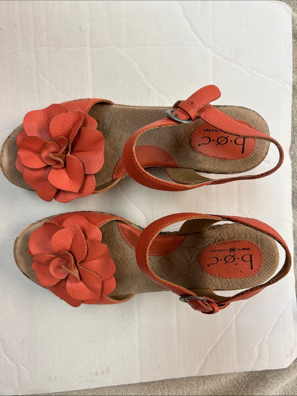 b.o.c. Coral Orange Flower Applique Leather Wedge Sandals, size 8